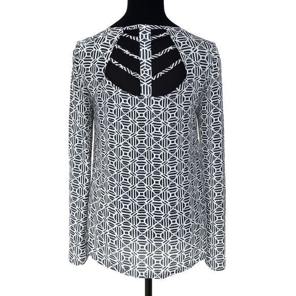 Blu Pepper Navy Geometric Cutout Back Long Sleeve Top Size Medium NWT - Picture 3 of 9